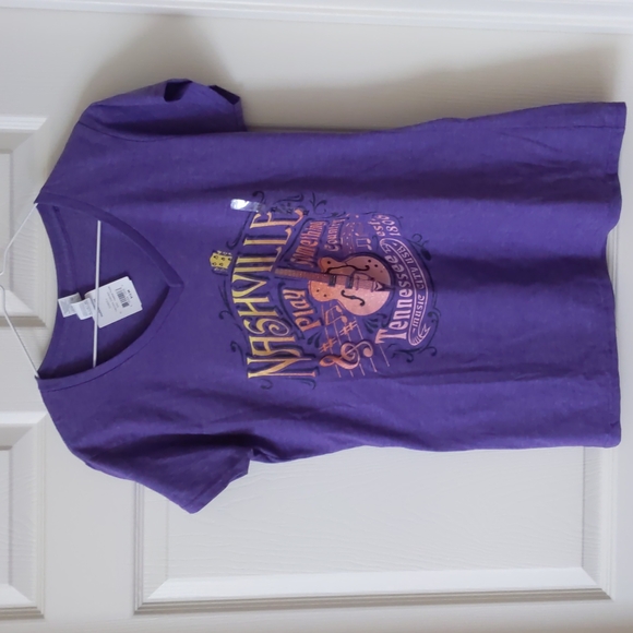 V neck Tee - Picture 1 of 3